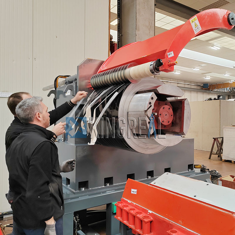 Installatieservice -STAL Soil Slitting Line in Italië